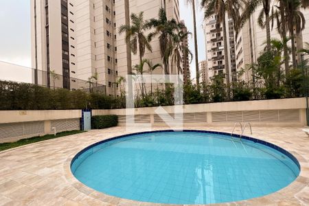 Apartamento à venda com 215m², 4 quartos e 3 vagasÁrea comum - Piscina