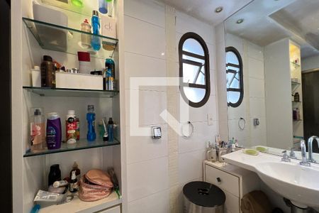 Apartamento à venda com 215m², 4 quartos e 3 vagasBanheiro da Suíte 2