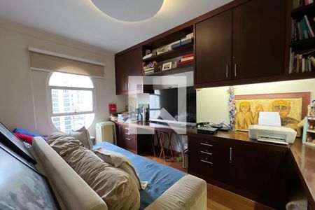 Apartamento à venda com 215m², 4 quartos e 3 vagasQuarto