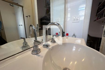 Apartamento à venda com 215m², 4 quartos e 3 vagasBanheiro da Suíte 2