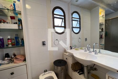 Apartamento à venda com 215m², 4 quartos e 3 vagasBanheiro da Suíte 2