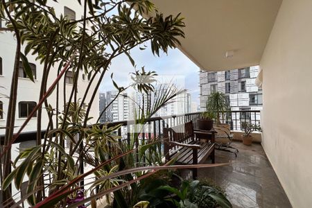 Apartamento à venda com 215m², 4 quartos e 3 vagasVaranda