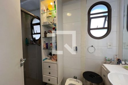 Apartamento à venda com 215m², 4 quartos e 3 vagasBanheiro da Suíte 2
