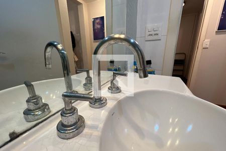 Apartamento à venda com 215m², 4 quartos e 3 vagasBanheiro da Suíte 1