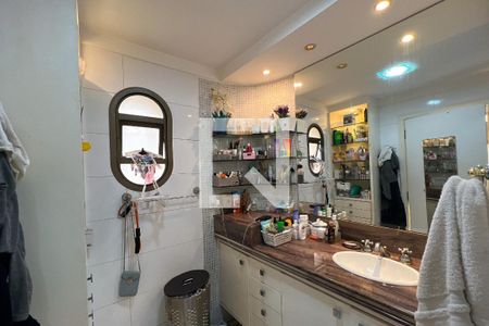 Apartamento à venda com 215m², 4 quartos e 3 vagasBanheiro da Suíte 3