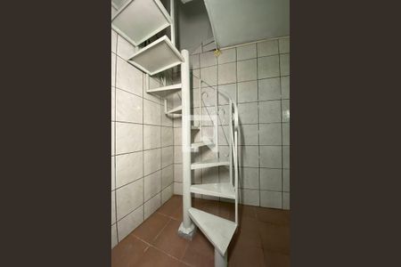 Casa à venda com 150m², 3 quartos e 1 vagaEscada