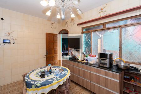 Casa à venda com 340m², 5 quartos e 3 vagasCozinha