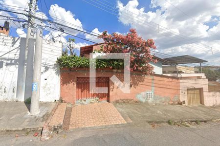Casa à venda com 340m², 5 quartos e 3 vagasFachada