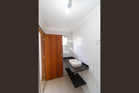 Casa à venda com 150m², 3 quartos e 5 vagasBanheiro da Suíte da  Edícula 01