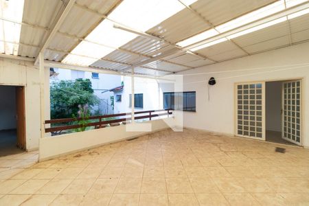 Casa à venda com 150m², 3 quartos e 5 vagasVaranda