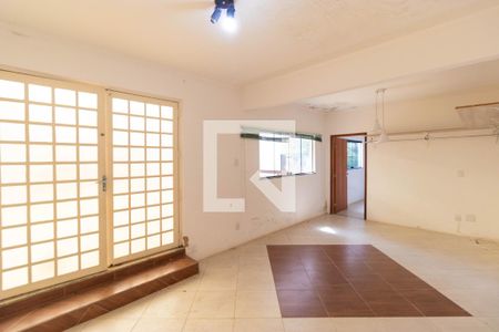 Casa à venda com 150m², 3 quartos e 5 vagasSala da  Edícula 01
