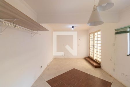 Casa à venda com 150m², 3 quartos e 5 vagasSala da  Edícula 01