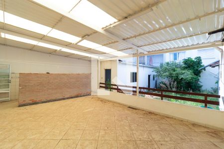 Casa à venda com 150m², 3 quartos e 5 vagasVaranda