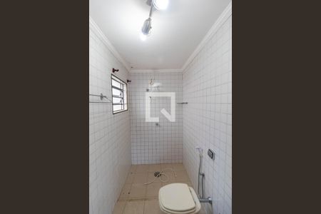 Casa à venda com 150m², 3 quartos e 5 vagasBanheiro da Suíte da  Edícula 01