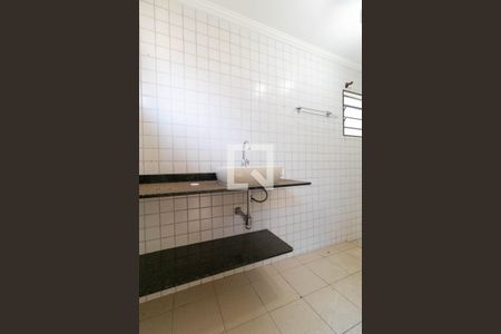 Casa à venda com 150m², 3 quartos e 5 vagasBanheiro da Suíte da  Edícula 01