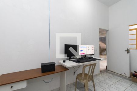 Casa à venda com 260m², 3 quartos e 2 vagasEscritório