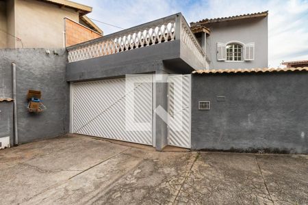 Casa à venda com 260m², 3 quartos e 2 vagasFachada
