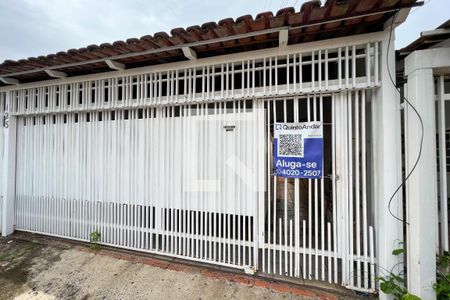 Casa para alugar com 40m², 1 quarto e sem vagaPlaquinha Aluga-se