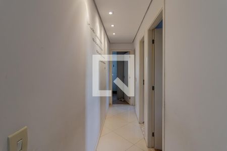 Corredor de apartamento à venda com 3 quartos, 69m² em Vila Firmiano Pinto, São Paulo