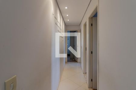 Corredor de apartamento à venda com 3 quartos, 67m² em Vila Firmiano Pinto, São Paulo