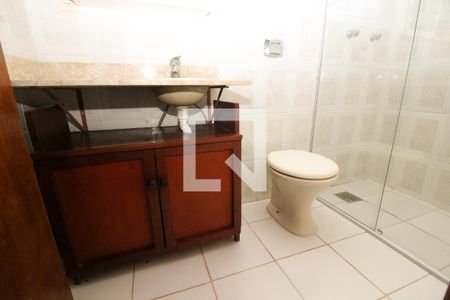 Casa de condomínio à venda com 130m², 4 quartos e 2 vagasBanheiro da Suíte