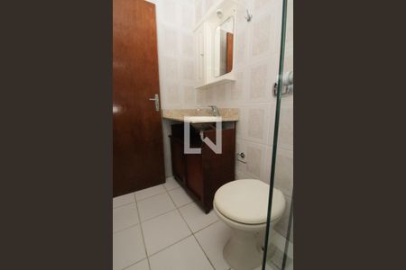 Casa de condomínio à venda com 130m², 4 quartos e 2 vagasBanheiro da Suíte