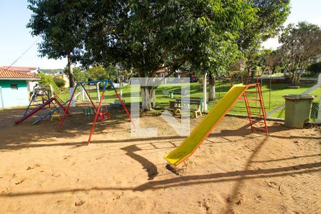 Casa de condomínio à venda com 130m², 4 quartos e 2 vagasÁrea Comum - Playground