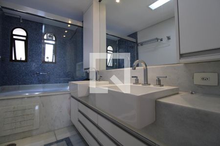 Apartamento à venda com 287m², 3 quartos e 3 vagasBanheiro da Suíte 1