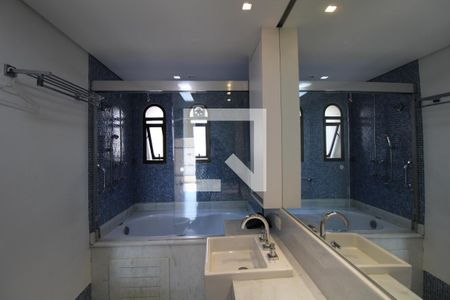 Apartamento à venda com 287m², 3 quartos e 3 vagasBanheiro da Suíte 1