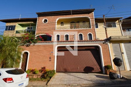 Casa à venda com 384m², 3 quartos e 4 vagas Casa à venda com 384m², 3 quartos e 4 vagasFachada