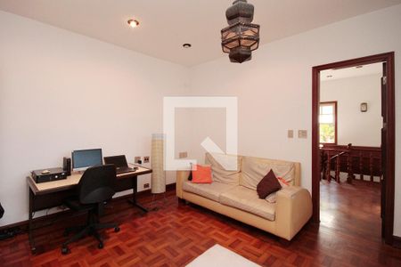 Casa à venda com 630m², 5 quartos e 8 vagasEscritório