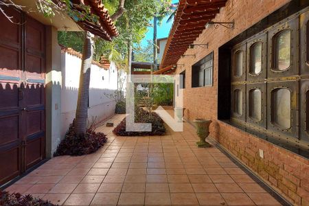 Casa à venda com 630m², 5 quartos e 8 vagasÁrea Externa