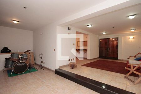 Casa à venda com 630m², 5 quartos e 8 vagasPiso Inferior