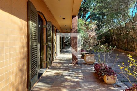 Casa à venda com 630m², 5 quartos e 8 vagasÁrea Externa