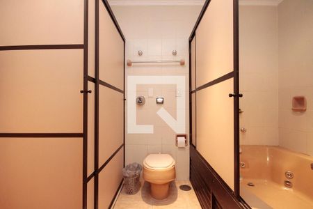 Casa à venda com 630m², 5 quartos e 8 vagasSauna