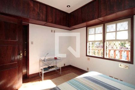 Casa à venda com 630m², 5 quartos e 8 vagasQuarto 1