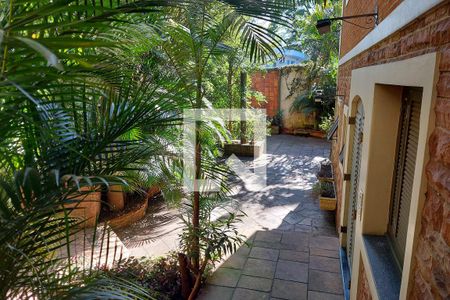 Casa à venda com 630m², 5 quartos e 8 vagasÁrea Externa