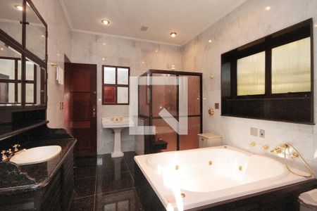 Casa à venda com 630m², 5 quartos e 8 vagasBanheiro da Suíte