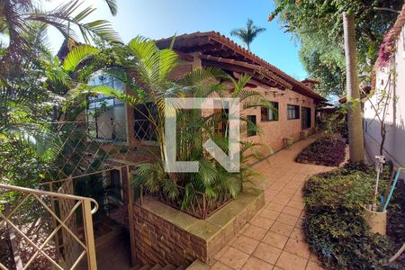 Casa à venda com 630m², 5 quartos e 8 vagasÁrea Externa