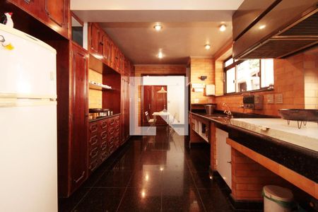 Casa à venda com 630m², 5 quartos e 8 vagasCozinha