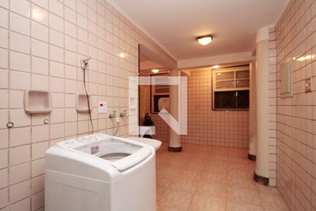 Casa à venda com 630m², 5 quartos e 8 vagasLavanderia