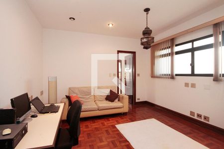 Casa à venda com 630m², 5 quartos e 8 vagasEscritório