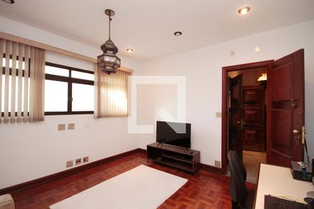 Casa à venda com 630m², 5 quartos e 8 vagasEscritório