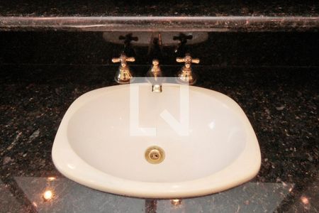 Casa à venda com 630m², 5 quartos e 8 vagasBanheiro da Suíte