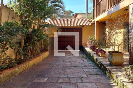 Casa à venda com 630m², 5 quartos e 8 vagasÁrea Externa