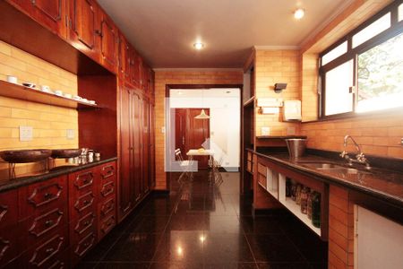 Casa à venda com 630m², 5 quartos e 8 vagasCozinha