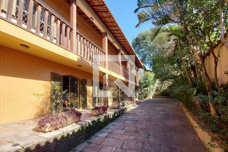 Casa à venda com 630m², 5 quartos e 8 vagasÁrea Externa