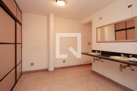 Casa à venda com 630m², 5 quartos e 8 vagasSauna