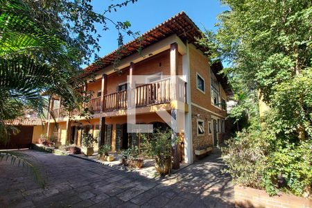 Casa à venda com 630m², 5 quartos e 8 vagasÁrea Externa