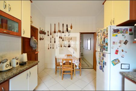 Casa à venda com 250m², 3 quartos e 3 vagasCozinha